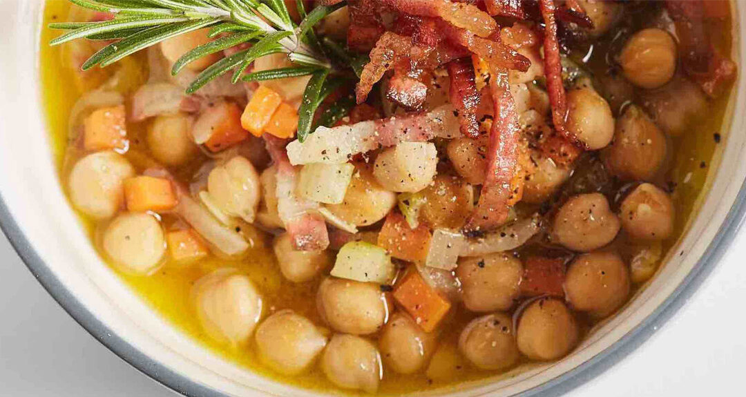 Soupe de pois chiches avec du guanciale (bacon) cuit