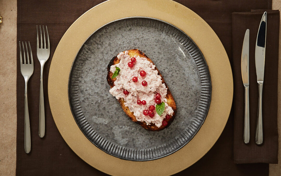 Croûton avec mortadella cuite de foie et ribes