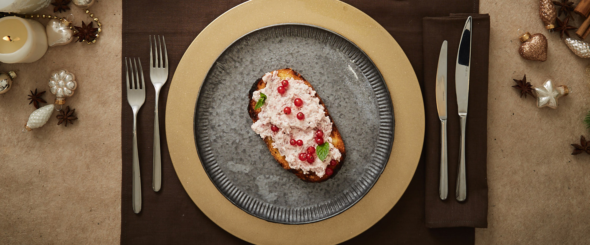 Croûton avec mortadella cuite de foie et ribes
