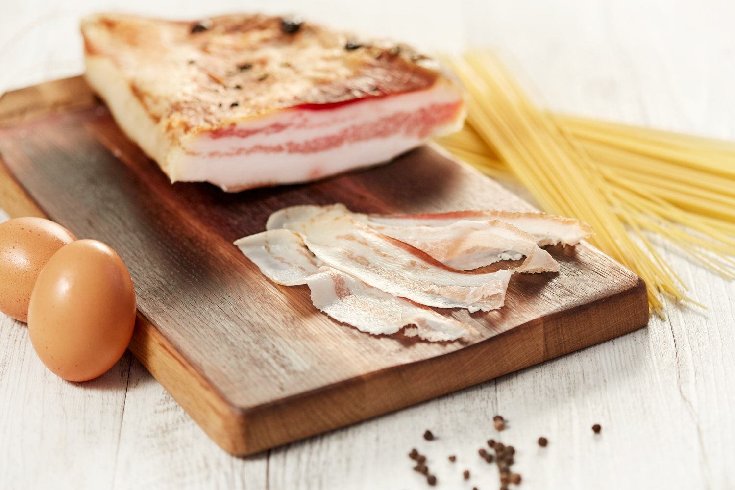 Spaghetti alla carbonara con guanciale croccante