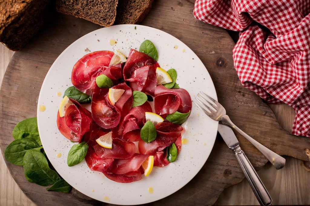 Que faire avec Bresaola: les combinaisons les plus saines et les plus savoureuses