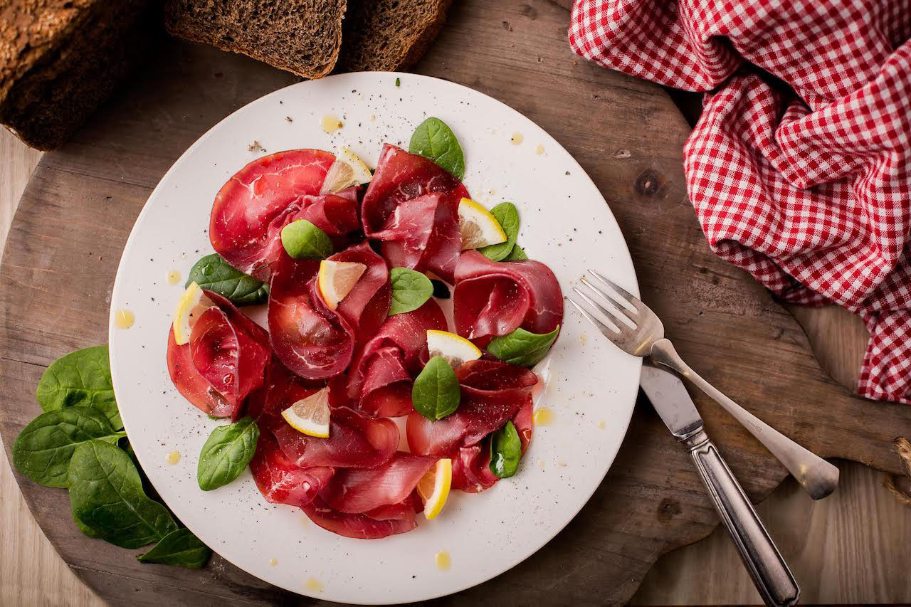 Que faire avec Bresaola: les combinaisons les plus saines et les plus savoureuses