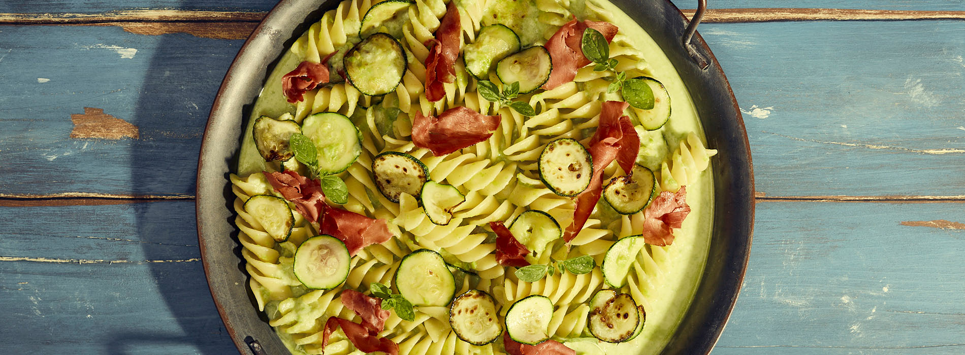 Fusilloni with zucchini, Bresaola and crescenza cheese