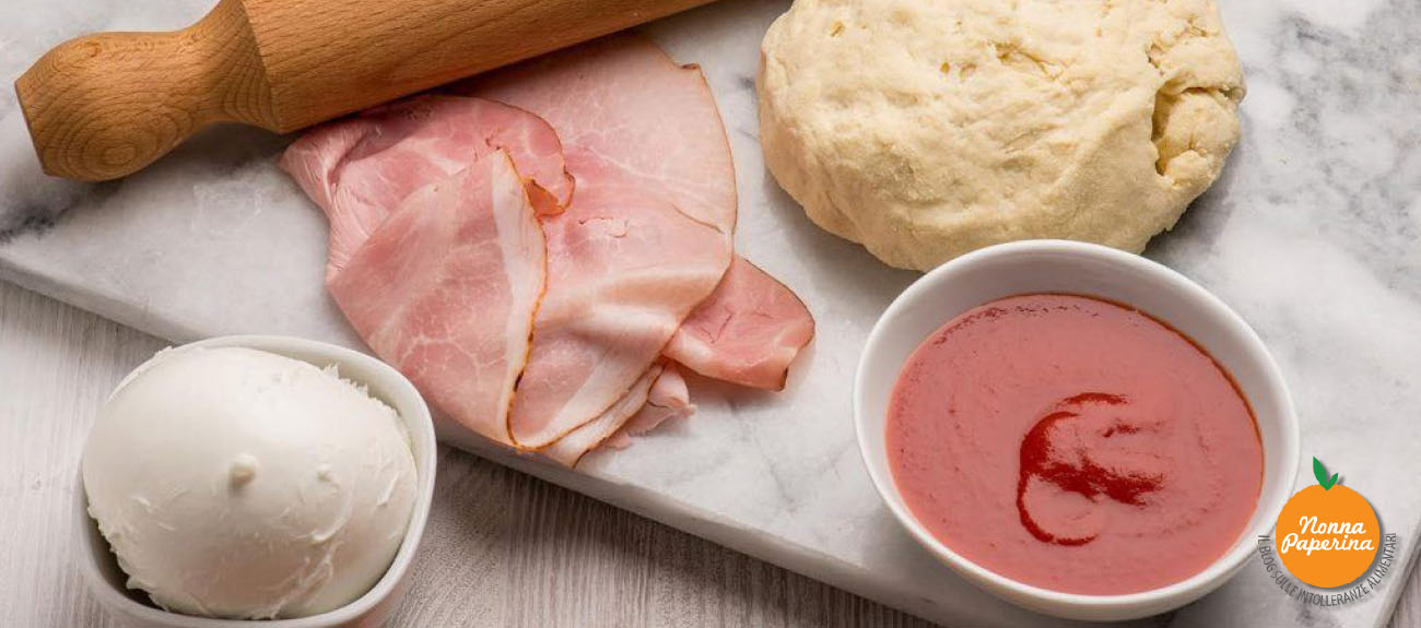 Pizza con mozzarella di bufala e prosciutto cotto