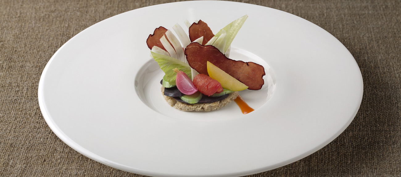 Pain frisella, schisc bresaola, fruits et légumes d’été