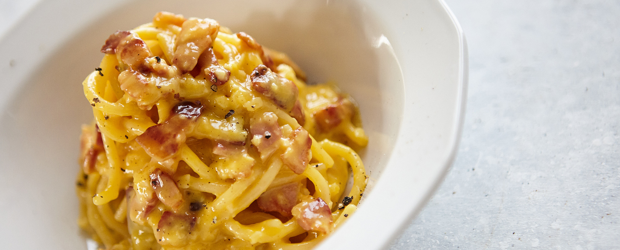 Pasta alla carbonara con pancetta affumicata