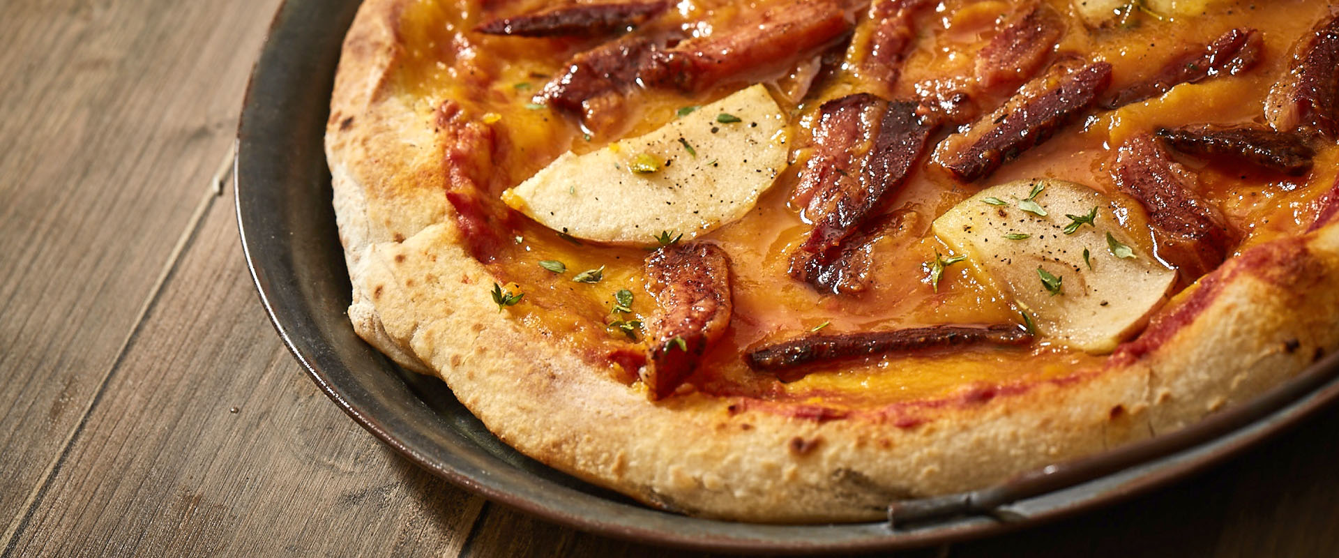 Pizza avec Bacon, potiron et pommes