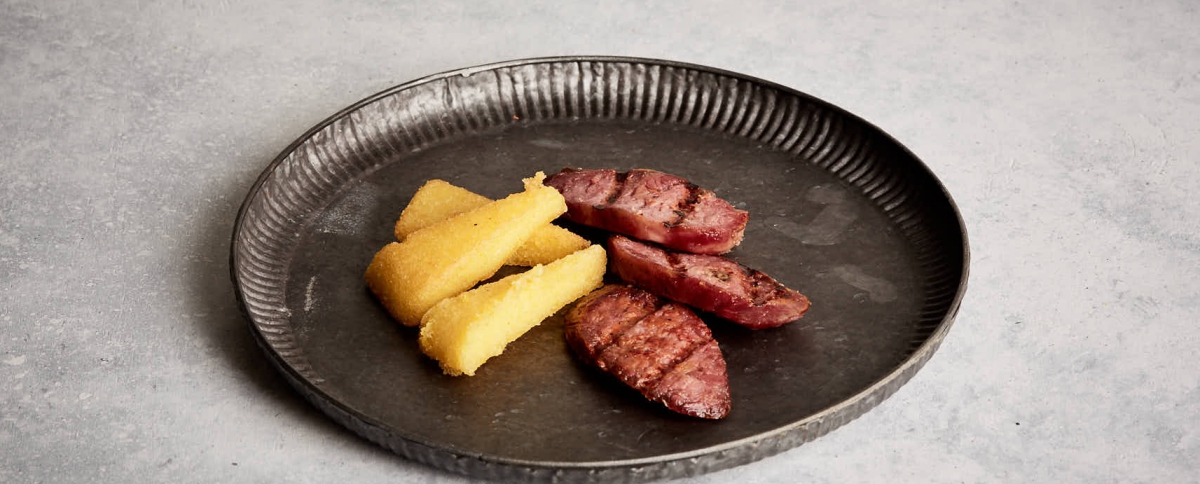 Salamino rustico alla brace con polentine fritte