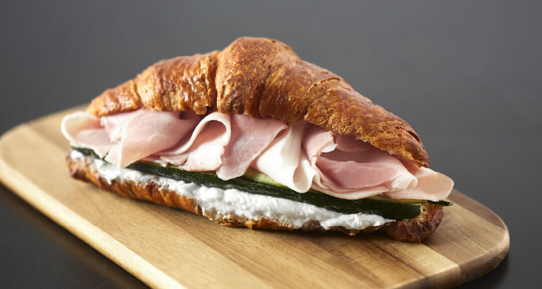 Cooked ham, stracciatella cheese and zucchini croissant