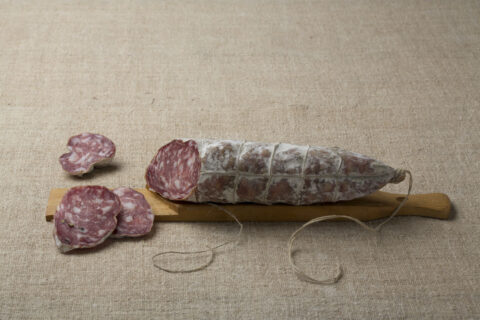 HAND-TIED CAMPAGNOLO SALAMI WITH CUTTING BOARD 2