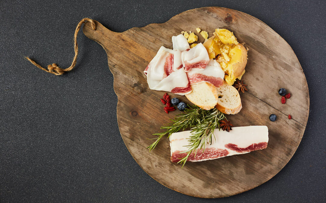 Comment conserver et trancher correctement le Lard de charcuterie pour garantir une saveur optimale