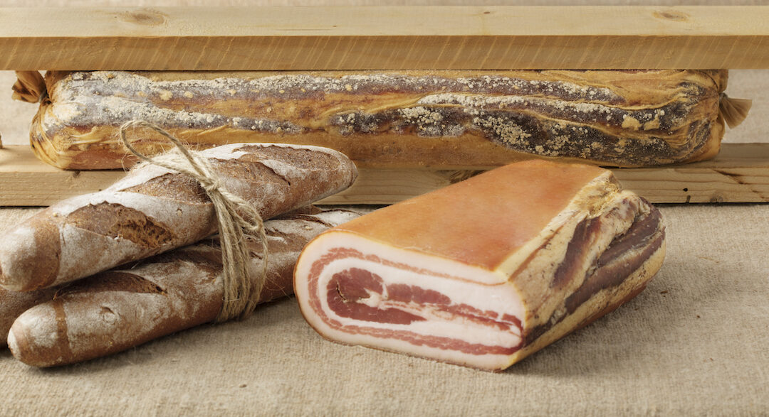 Cos’è la Pancetta: Origini, Tipi e Utilizzi in Cucina?
