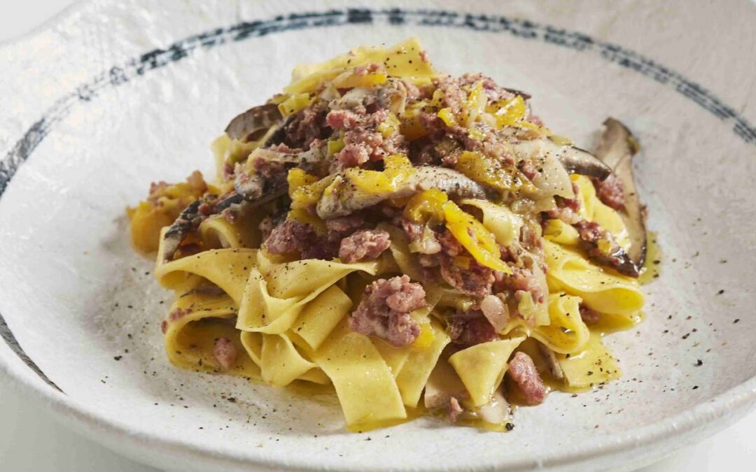 Pappardelle aux champignons, poivrons, poirot et mortadella de foie cuite