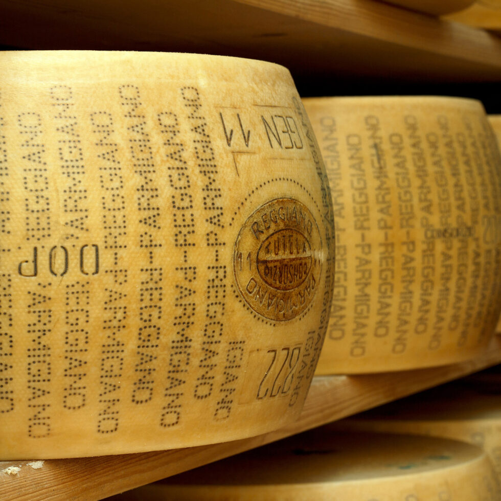 Come Si Fa Il Parmigiano Reggiano Origini E Fasi Di Produzione 1939