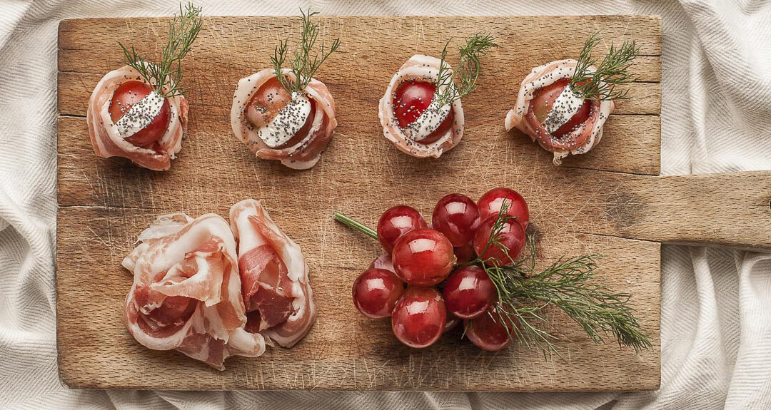 Pancetta steccata avec raisins et robiola
