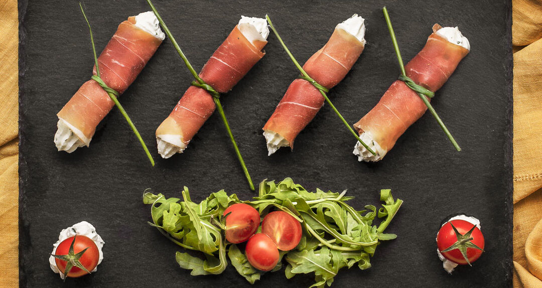 Rouleaux de culatello avec fromage et ciboulette