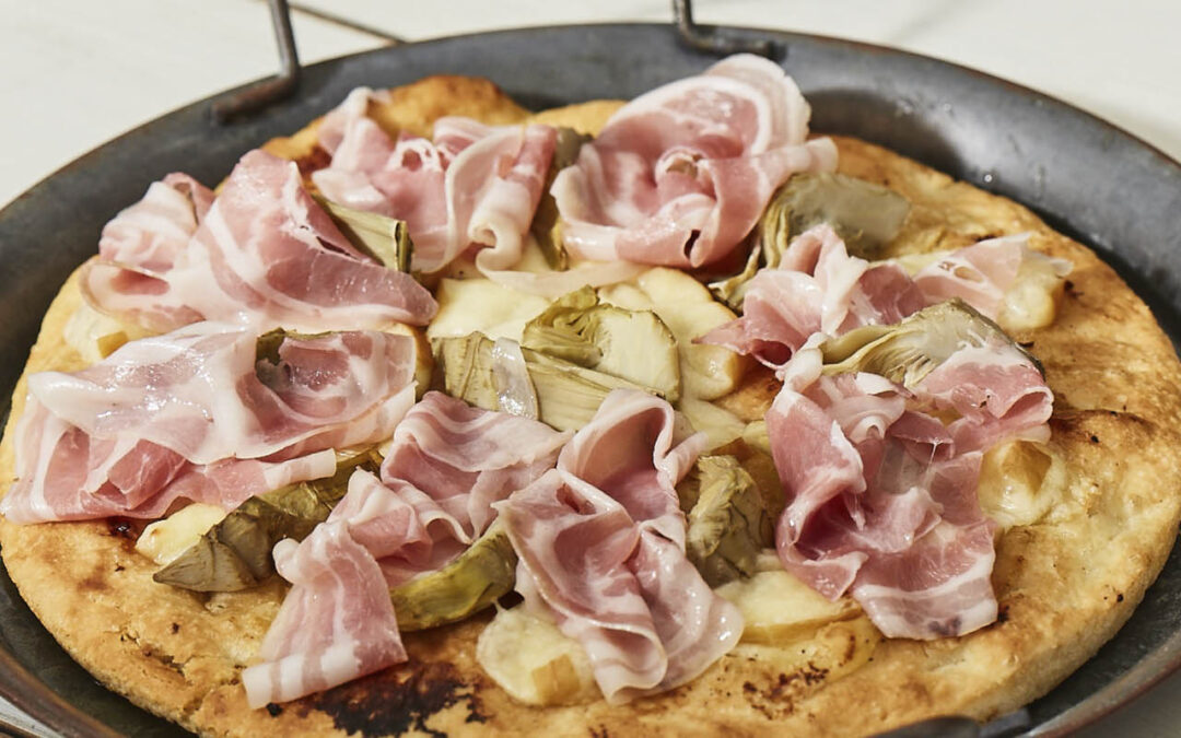 Pizza with Rolled Bacon, artichokes and smoked Provola cheese