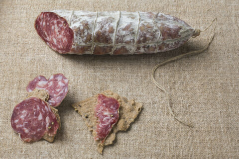 HAND-TIED CAMPAGNOLO SALAMI WITH BOX AND CUTTING BOARD 2