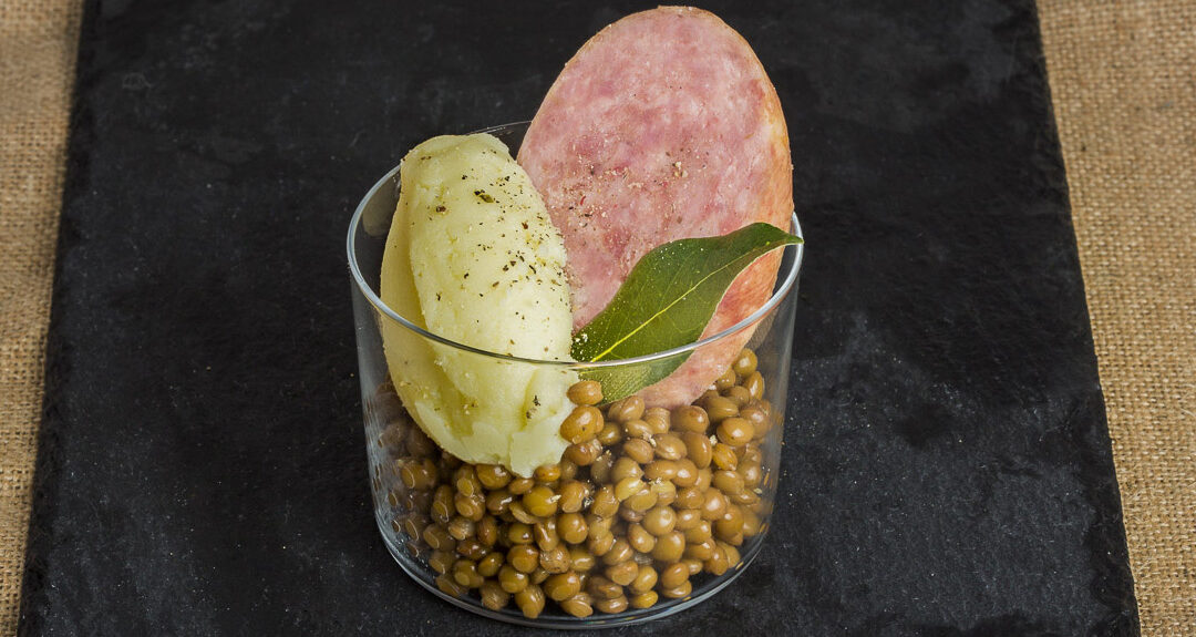 Verrine de cotechino, lentilles et purée de pommes de terre