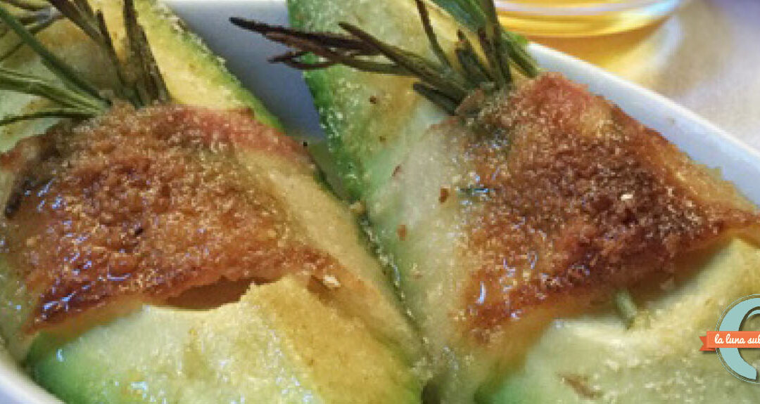 Gratin d’avocats avec grass le lard et romarin