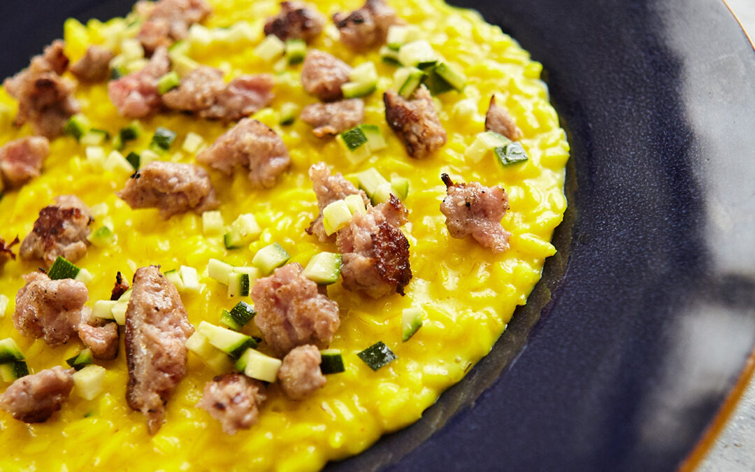 Risotto aux épices avec saucisse